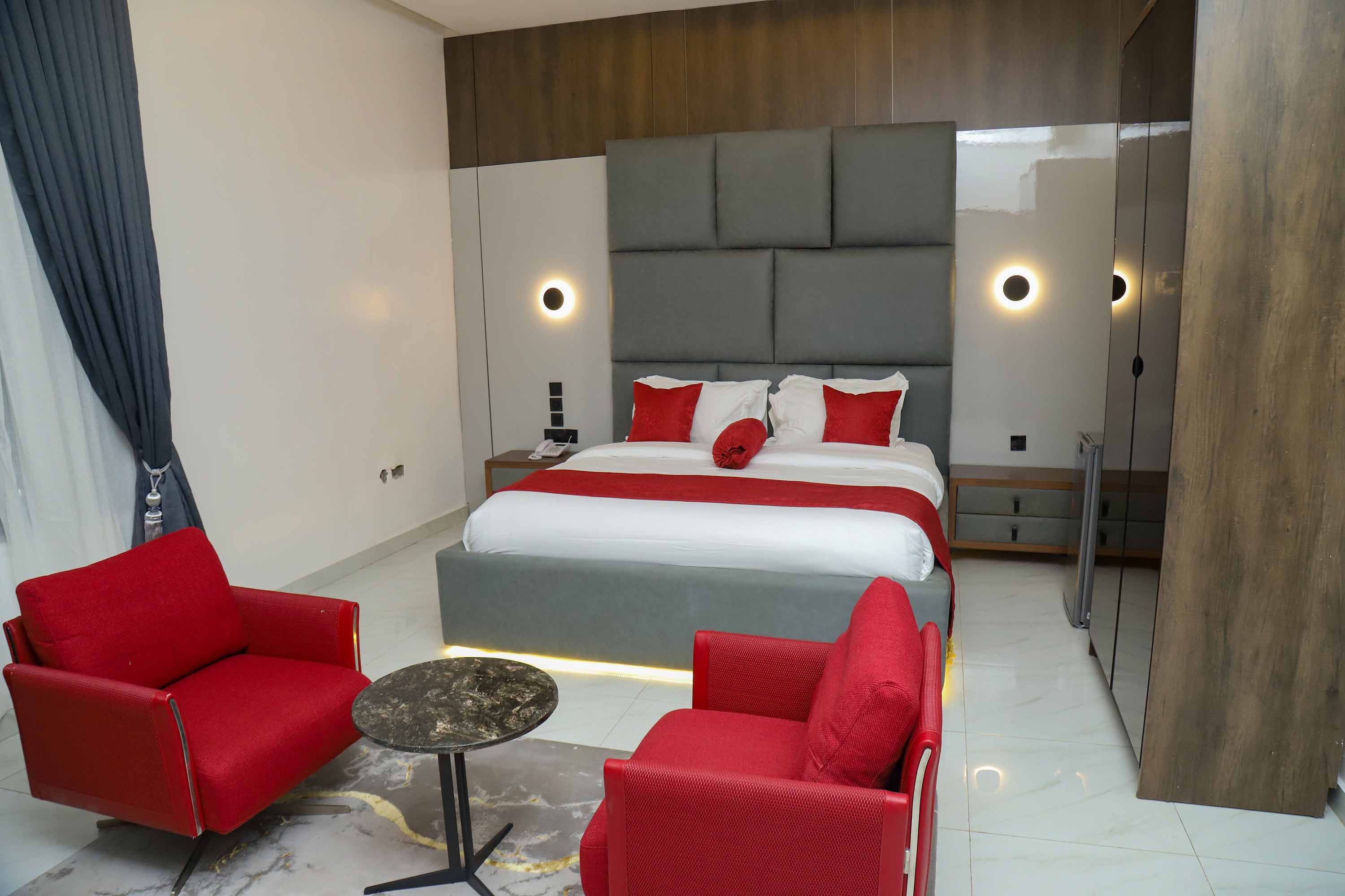 Emilton Suite - Image 3